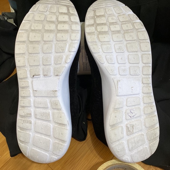 These are black sneakers with a rose design in the cloth on the outside. - Picture 4 of 4